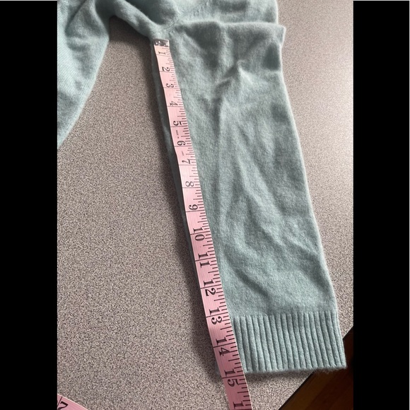 Nordstrom Signature Blue Cashmere V-Neck Sweater Size XS - Picture 10 of 10